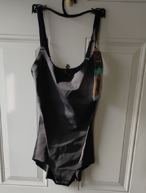 Maidenform Black Sculpts Extra Firm Bodysuit